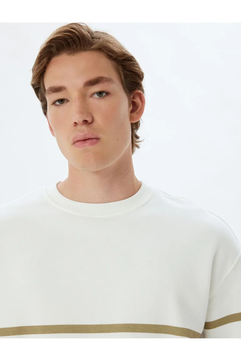 سويتشيرت كوتون أبيض بأكمام طويلة - 1