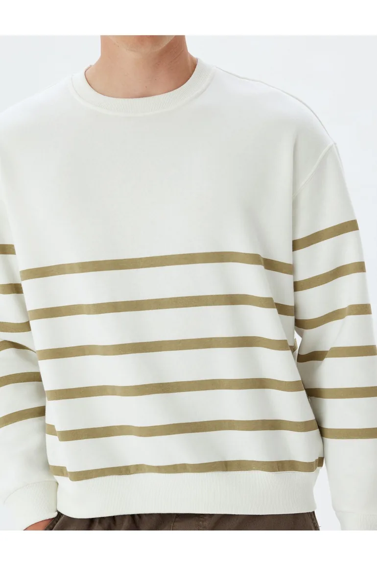 سويتشيرت كوتون أبيض بأكمام طويلة - 4