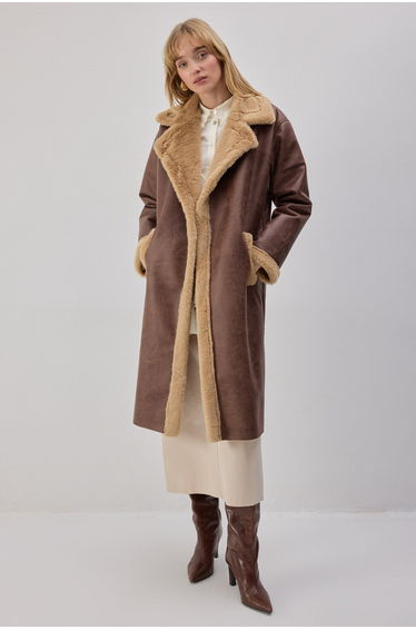 LEATHER COAT WITH FUR DETAILS