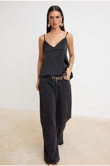 Black Plain V-Neck Sleeveless Knitted Sandy Blouse