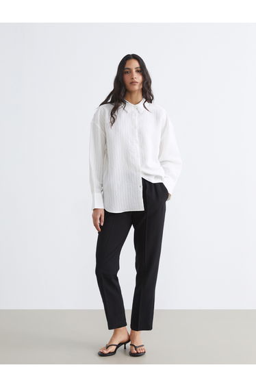 Effortless elegance meets everyday comfort in our Carrot Fit Trousers, designed with a flattering elasticated waist.