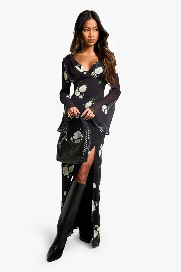 فستان ماكسي شيفون بياقة عميقة بطبعة أزهار - أسود