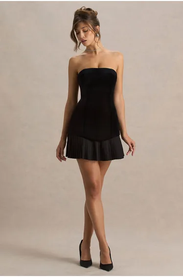 فستان قصير مخمل بكسرات بأكتاف مكشوفة - أسود