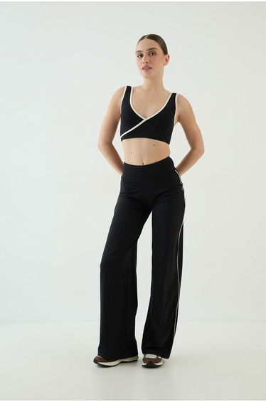 DSGN Studio Sculpt Wrap Front Sports Bra - black