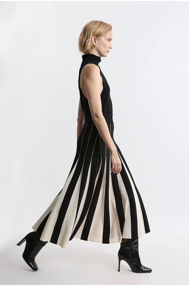 Pointelle Knit Colour Blocked Pleated Skirt