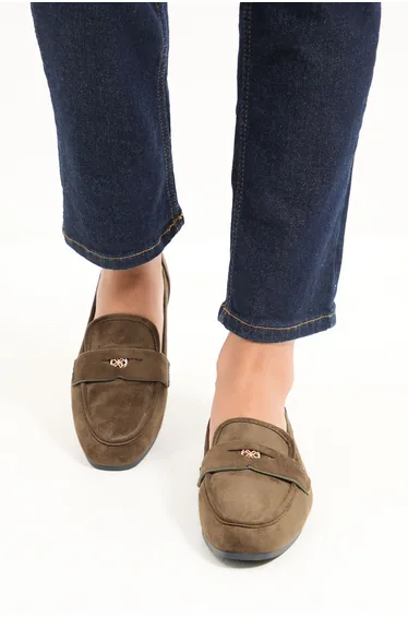 حذاء فلات واليس باللون البني