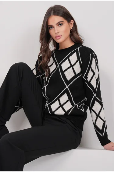 Women's Black Crew Neck Diamond Pattern Premium Knit Sweater