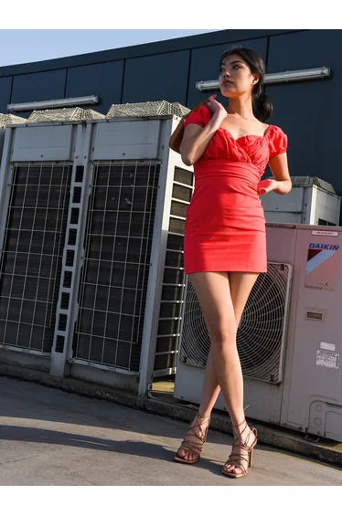 فستان بأكمام قصيرة