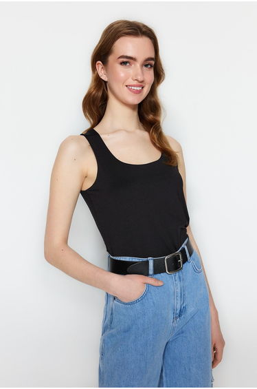 Black Square Collar, Flexible Knitted Singletshirt .