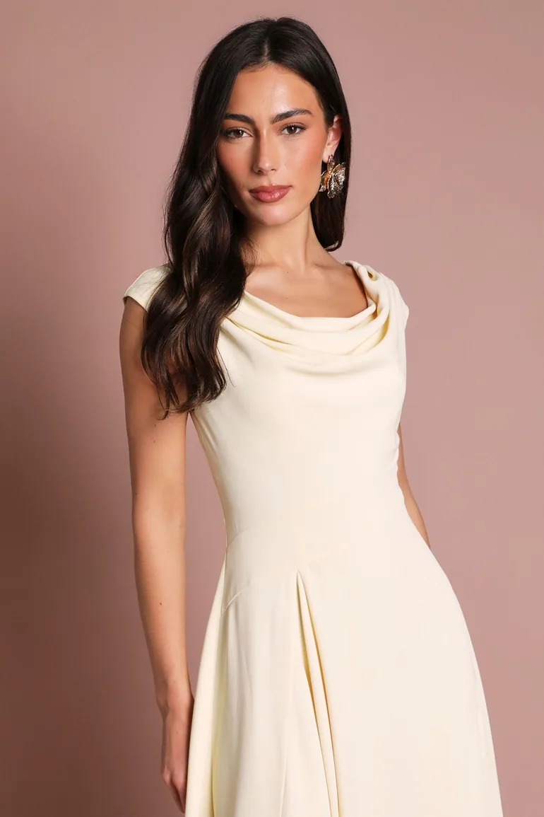 فستان كوست فاشن بلون كريمي ميداكسي على شكل حرف A - 3
