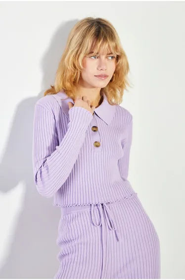 كنزة بأزرار أمامية