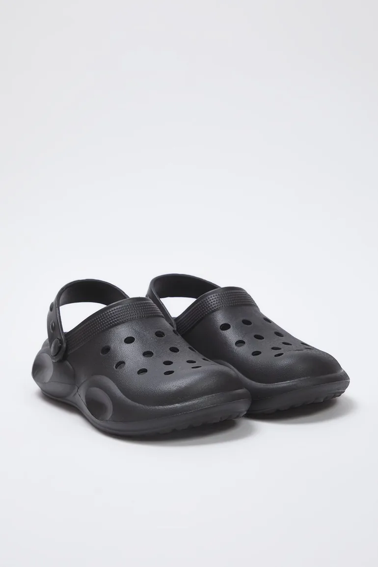 شبشب سلايد باللون الأسود