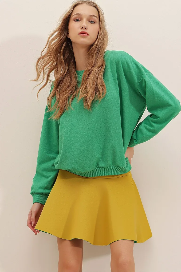 Women's Dark Green Crew Neck Oversize Basic Sweatshirt - 4