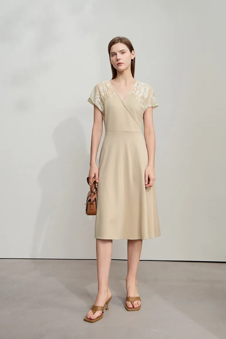 Waist-defined A-line dress