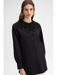 SHIRT WITH EMBROIDERED NECK