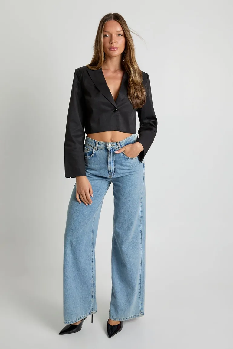 Boxy Crop Blazer - black