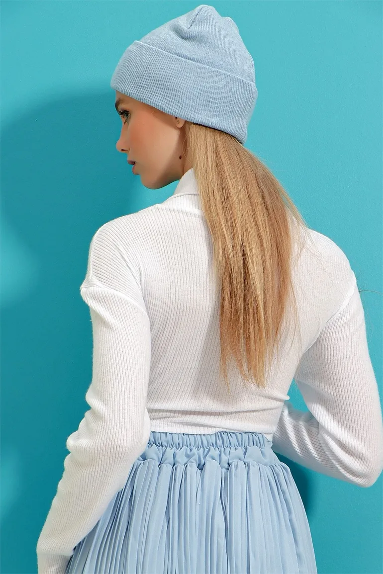 Sweater - White - Fitted - 4