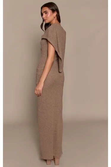 فستان ماكسي بتفصيلة كاب بلا أكمام