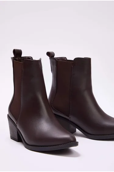 بوت ترينديول باللون البني