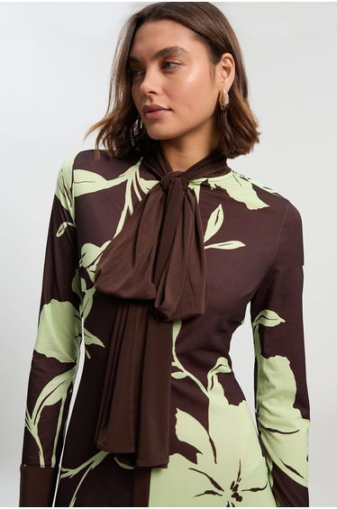Petite Floral Print Bow Detail Ruched Long Sleeve Crepe Maxi Dress product thumbnail 2