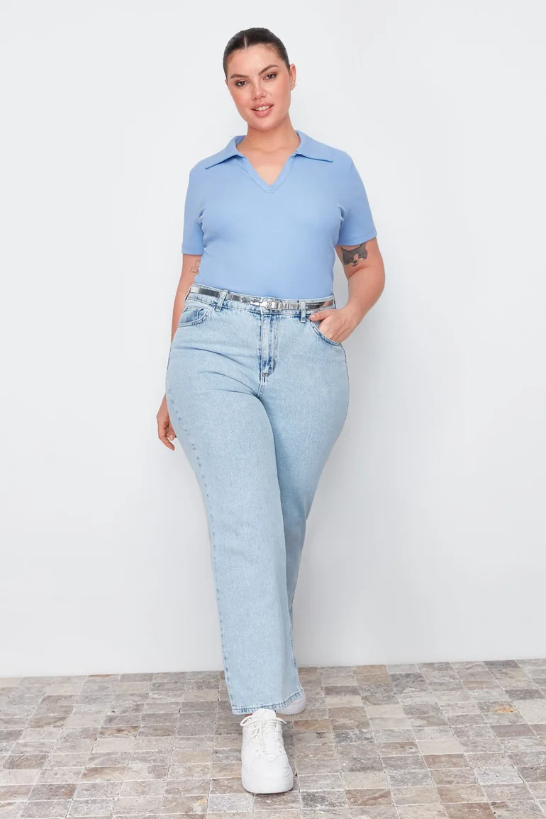بلوزة محبوكة ضيقة بياقة بولو