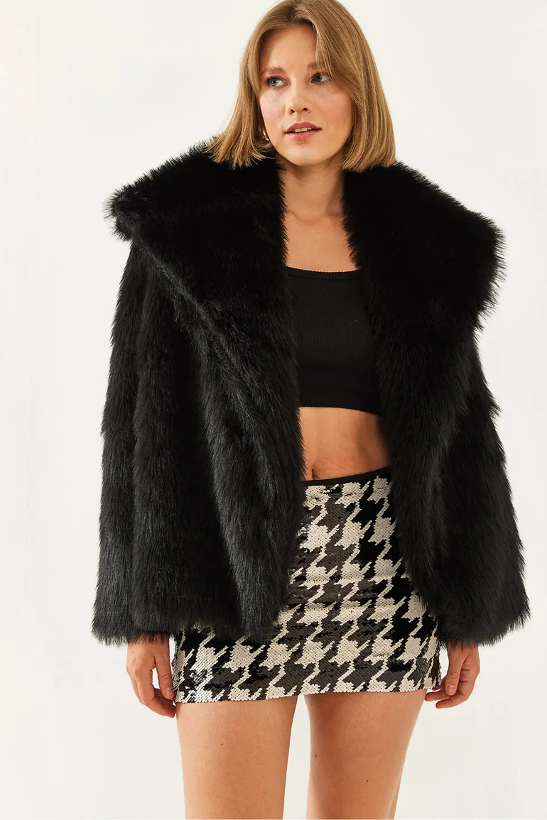 LUCCI Oversize Faux Fur Coat - 4