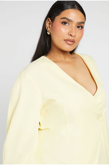 Plus Collarless Cinched Blazer - butter product thumbnail 4