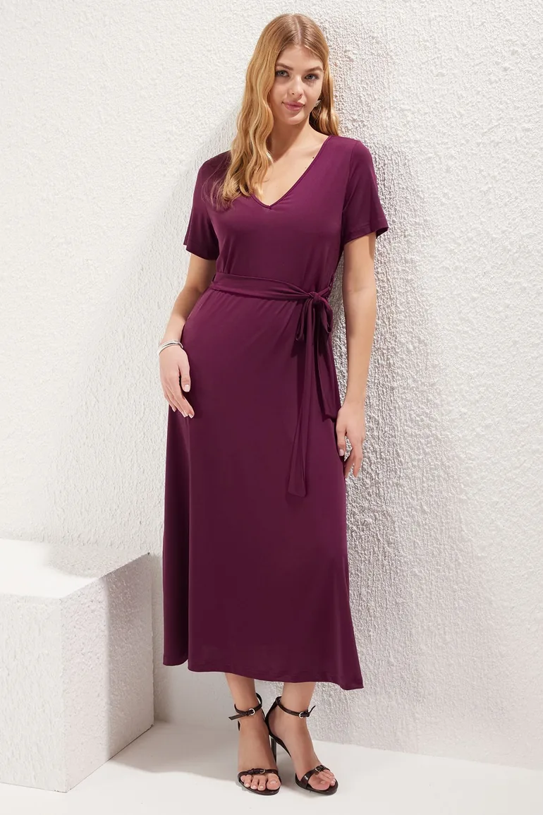 stretch knit skater dress with belt Zar Stretch Knitted Belt Skater Dress brandnew with tag high quality fabric Mini dress with a Peter Pan collar, short sleeves and a belt with a metal buckle Size: Medium |