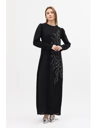 عباية باللون الأسود