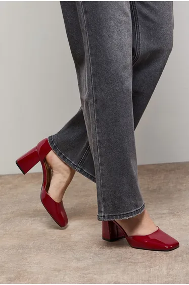 حذاء كعب عالي اويسيس باللون الأحمر