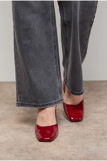 حذاء كعب عالي اويسيس باللون الأحمر