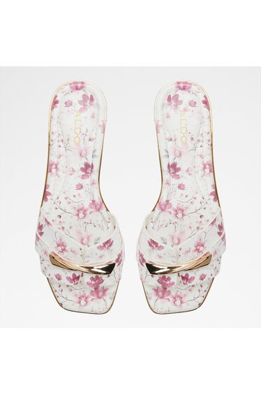 Darlina / Flat Sandals