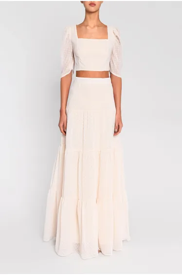 بلوزة قصيرة بطبعة منقطة