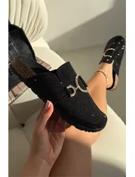 شبشب باللون الأسود