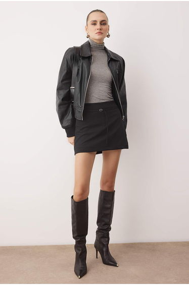 Black Slim Belt Detailed Mini Shorts Skirt Shorts & Bermuda product thumbnail 4