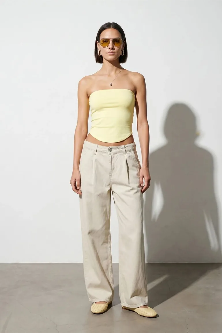 بلوزة نسائي سترابليس قصيرة بأكتاف مكشوفة