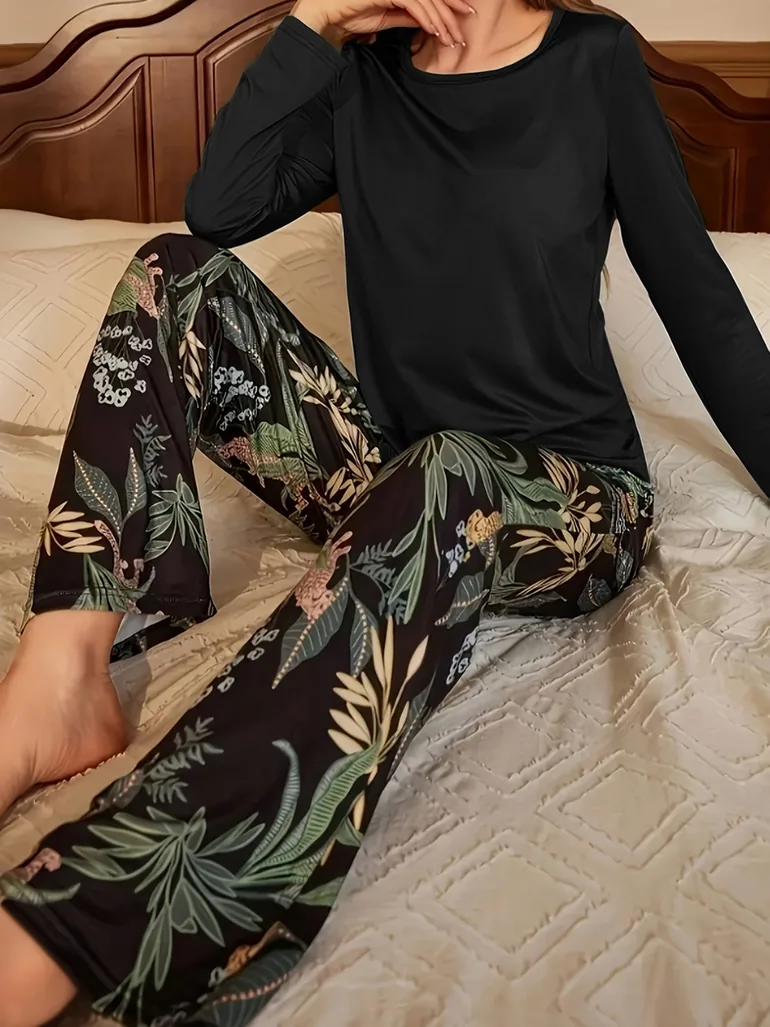 Solid Long Sleeve T-Shirt and Leaf Print Pyjama Set - 3