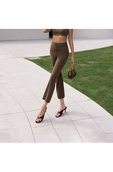 High-Waist Cropped Yoga Leggings product thumbnail 3