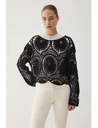LACE-DETAILED KNIT BLOUSE