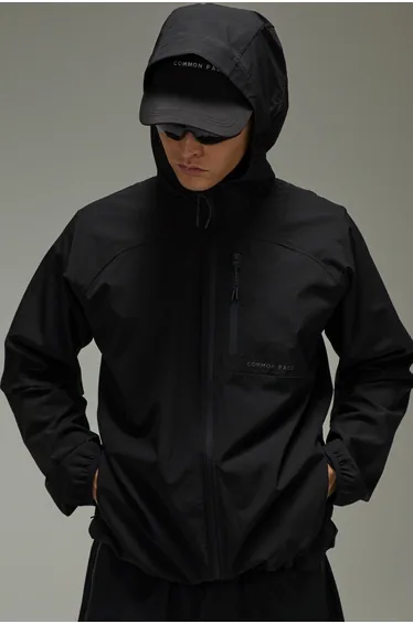 Common Pace Running Ultra Ventilated Windbreaker - black
