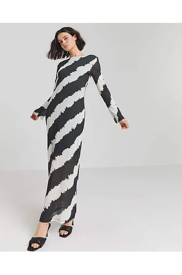 فستان ماكسي ميش بظهر سكووب