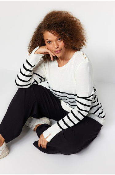 Plus Size Sweater - Ecru - Relaxed fit