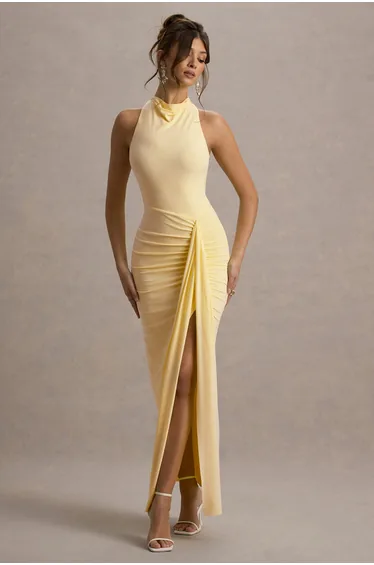 فستان ماكسي مزموم بياقة عالية بفتحة بأزهار عباد الشمس لون أصفر