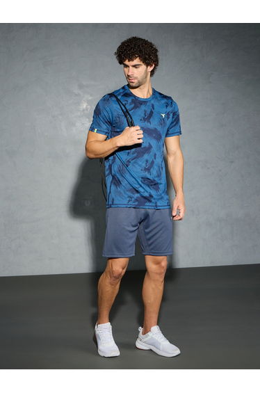 Men Solid Slim Fit Shorts