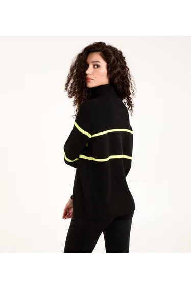 سترة بلو فانيلا أسود محبوك بأكمام طويلة