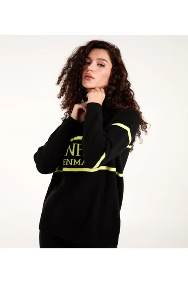 سترة بلو فانيلا أسود محبوك بأكمام طويلة