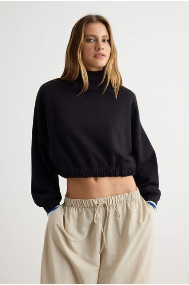 Black Thick Elastic Waist High Neck Oversize/Wide Cut Crop/Short Knitted Sweatshirt