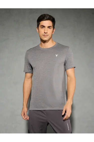 Men Solid Slim Fit Crew Neck T-Shirt