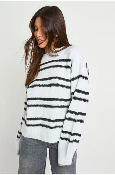 سترة بوهو أزرق بطبعة مخططة محبوك بأكمام طويلة