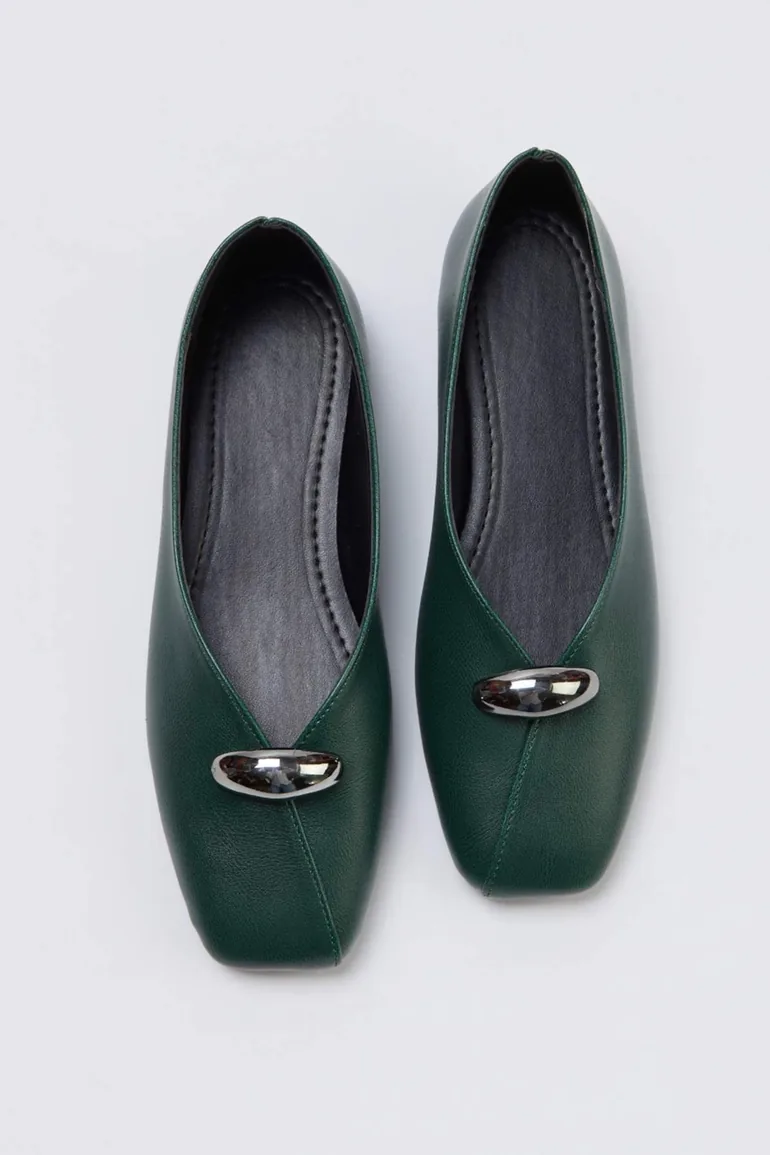 Green Accessory Detail Square Toe Women Ballet Flats - 1